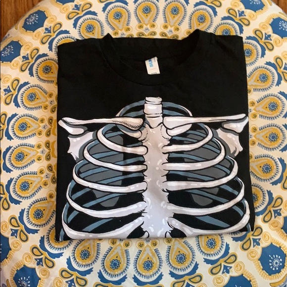 Glow-in-the-dark skeleton rib cage tshirt - Picture 1 of 3